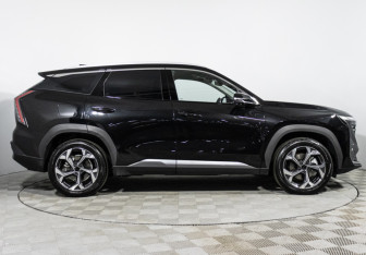 Подержанный автомобиль Geely Atlas 2024 года (4 фото)