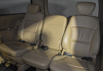 Подержанный автомобиль Hyundai Grand Starex 2010 года (12 фото)