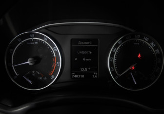 Подержанный автомобиль Skoda Octavia RS Liftback 2011 года (11 фото)