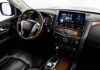 Подержанный автомобиль Infiniti QX80 2016 года (17 фото)