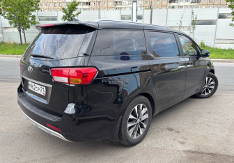 Подержанный автомобиль Kia Carnival 2017 года (5 фото)