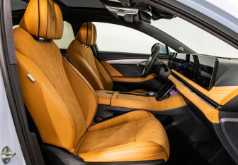 Подержанный автомобиль Voyah Passion 2023 года (29 фото)