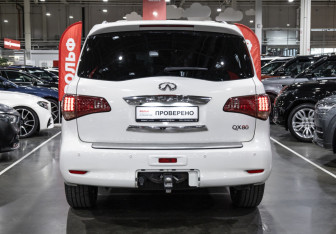 Подержанный автомобиль Infiniti QX80 2014 года (10 фото)