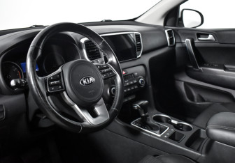 Подержанный автомобиль Kia Sportage 2022 года (9 фото)