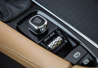 Подержанный автомобиль Volvo XC90 2020 года (21 фото)