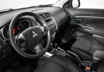 Подержанный автомобиль Mitsubishi ASX 2012 года (9 фото)