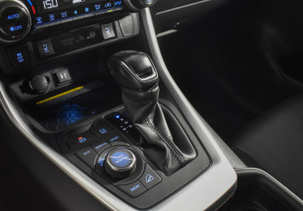 Подержанный автомобиль Toyota RAV4 2019 года (18 фото)