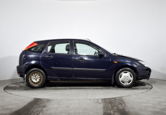 Подержанный автомобиль Ford Focus Hatchback 2004 года (4 фото)