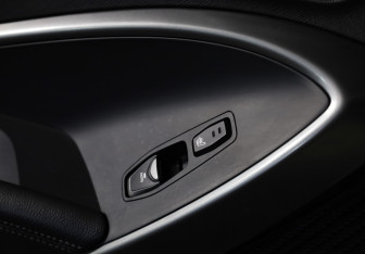 Подержанный автомобиль Hyundai Santa Fe 2016 года (19 фото)