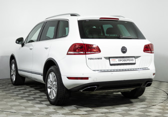 Подержанный автомобиль Volkswagen Touareg 2013 года (7 фото)