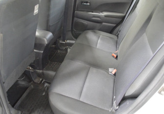 Подержанный автомобиль Mitsubishi ASX 2010 года (11 фото)