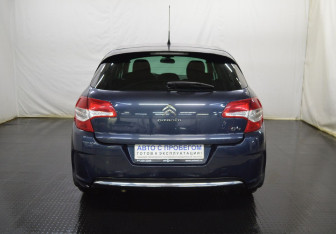 Подержанный автомобиль Citroen C4 Hatchback 2012 года (6 фото)