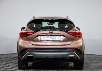 Подержанный автомобиль Infiniti QX30 2017 года (6 фото)