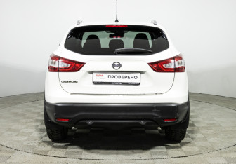 Подержанный автомобиль Nissan Qashqai 2014 года (6 фото)