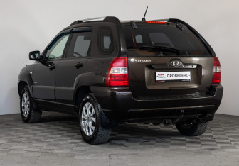 Подержанный автомобиль Kia Sportage 2006 года (7 фото)