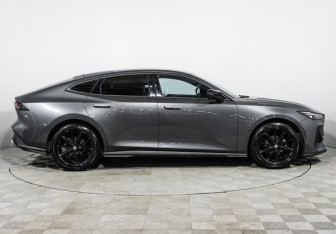 Подержанный автомобиль Changan UNI-V 2023 года (4 фото)