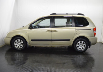 Подержанный автомобиль Kia Carnival 2007 года (8 фото)