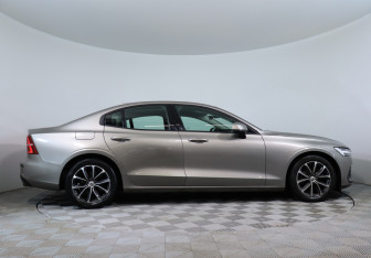 Подержанный автомобиль Volvo S60 2020 года (4 фото)