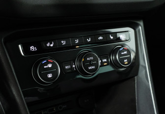 Подержанный автомобиль Volkswagen Tiguan 2019 года (17 фото)
