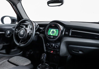 Подержанный автомобиль MINI Hatch 2019 года (8 фото)