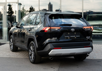 Новый Toyota RAV4 2025 (8 фото)