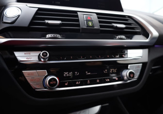 Подержанный автомобиль BMW X3 2020 года (19 фото)