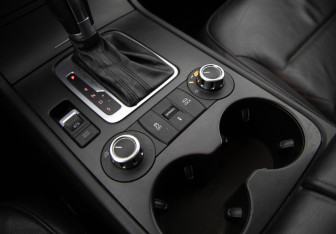 Подержанный автомобиль Volkswagen Touareg 2012 года (15 фото)
