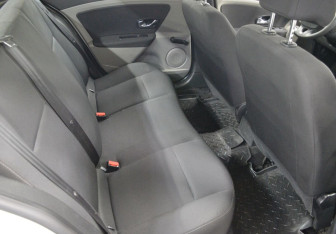 Подержанный автомобиль Renault Fluence 2012 года (13 фото)