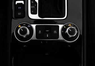 Подержанный автомобиль Volkswagen Touareg 2017 года (16 фото)