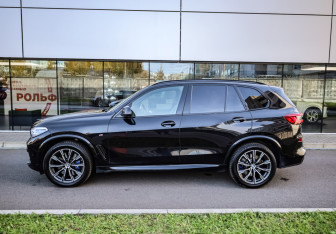 Подержанный автомобиль BMW X5 2019 года (7 фото)