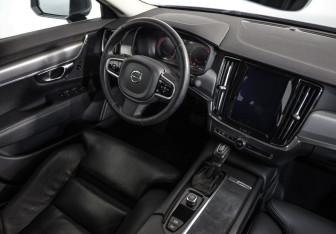 Подержанный автомобиль Volvo S90 2018 года (8 фото)