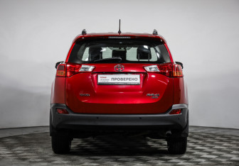 Подержанный автомобиль Toyota RAV4 2014 года (6 фото)