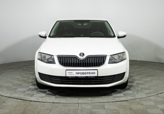 Подержанный автомобиль Skoda Octavia Liftback 2015 года (2 фото)