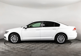 Подержанный автомобиль Volkswagen Passat Sedan 2016 года (12 фото)