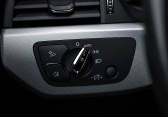 Подержанный автомобиль Audi A4 Sedan 2016 года (23 фото)