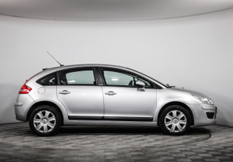 Подержанный автомобиль Citroen C4 Hatchback 2011 года (4 фото)
