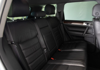 Подержанный автомобиль Volkswagen Touareg 2009 года (12 фото)
