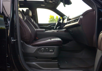 Подержанный автомобиль Cadillac Escalade Suv 2021 года (30 фото)