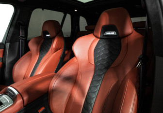 Подержанный автомобиль BMW X5 M 2024 года (25 фото)