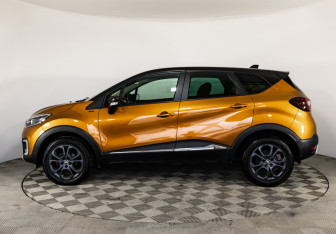 Подержанный автомобиль Renault Kaptur 2022 года (8 фото)