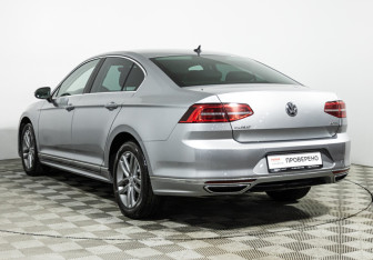 Подержанный автомобиль Volkswagen Passat Sedan 2017 года (7 фото)