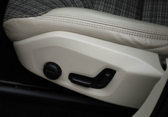 Подержанный автомобиль Volvo XC60 2020 года (29 фото)