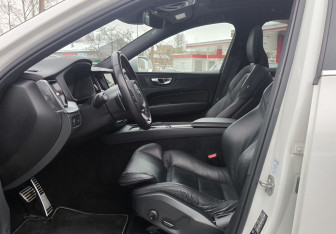 Подержанный автомобиль Volvo XC60 2019 года (12 фото)