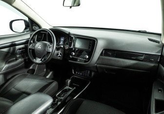 Подержанный автомобиль Mitsubishi Outlander 2020 года (9 фото)