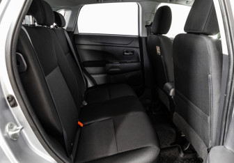 Подержанный автомобиль Mitsubishi ASX 2013 года (12 фото)