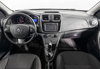 Подержанный автомобиль Renault Sandero 2016 года (14 фото)