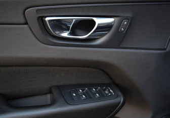 Подержанный автомобиль Volvo XC60 2018 года (17 фото)