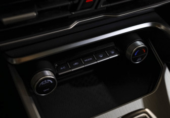 Подержанный автомобиль Geely Coolray 2021 года (19 фото)