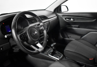 Подержанный автомобиль Kia Rio Hatchback 2019 года (9 фото)