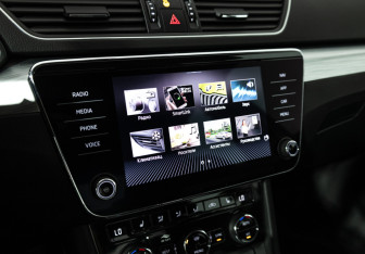 Подержанный автомобиль Skoda Superb Liftback 2020 года (19 фото)